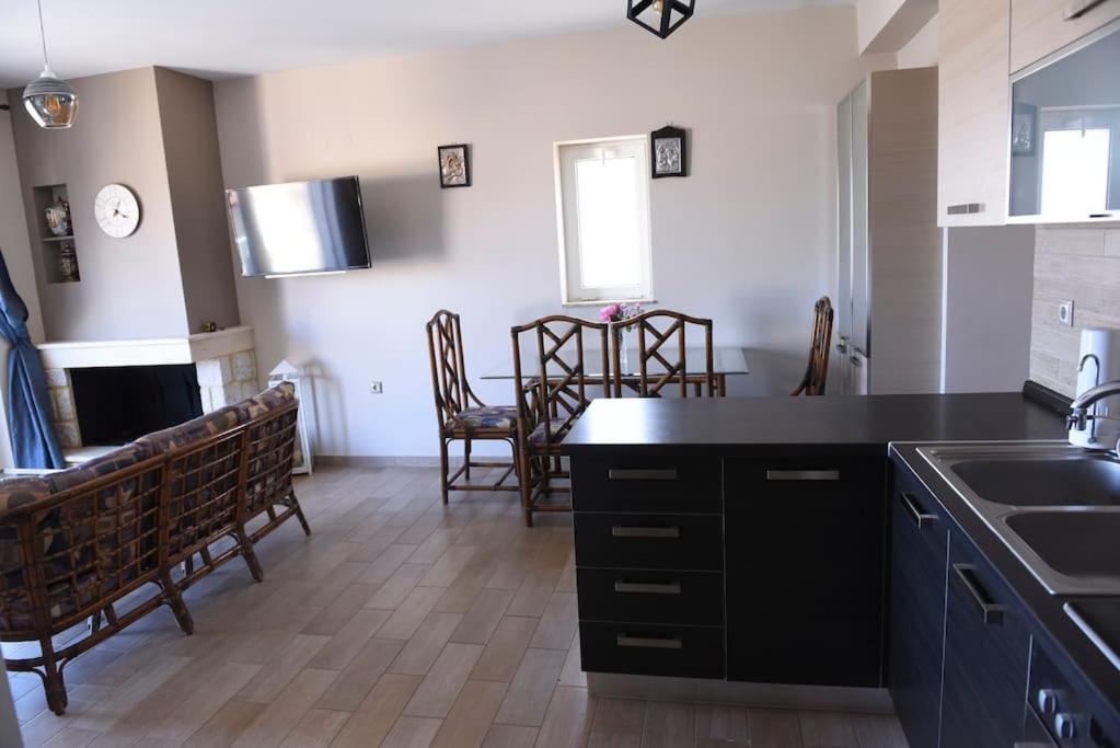 Katerina Luxury Suites Elia  ภายนอก รูปภาพ